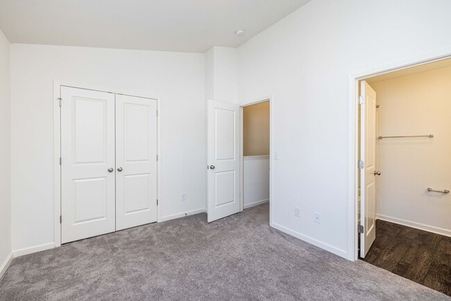 Building Photo - BEAUTIFUL 2 Bedroom/2.5 Bath Townhome in MIDLAND -AVAILABLE LATE AUGUST 2026!