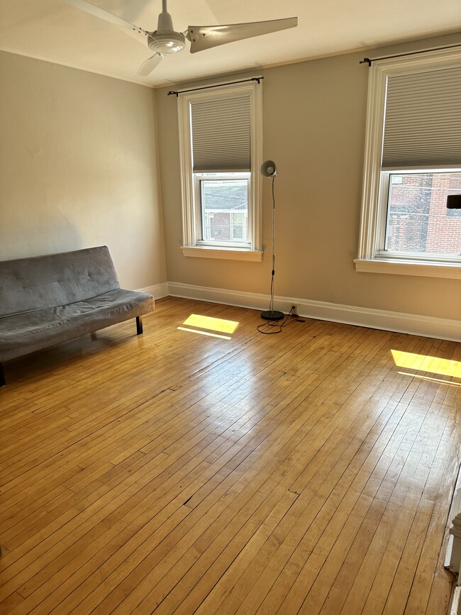 Building Photo - 327 44th St