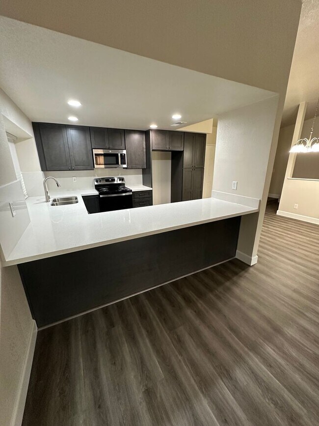Building Photo - Remodeled 3 Bedroom!