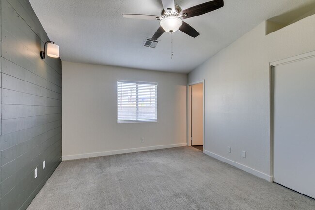 Building Photo - Charming Single-Story 3 bed Home with RV P...