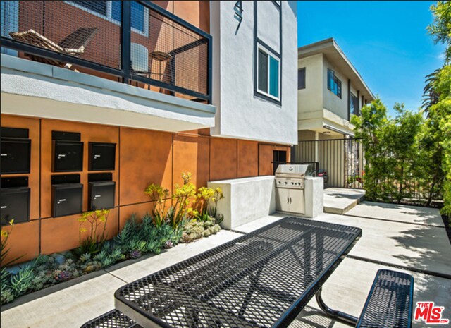 Building Photo - 5847 Willoughby Ave