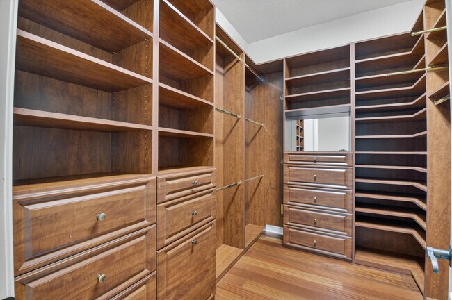 Building Photo - 17921 Villa Club Way