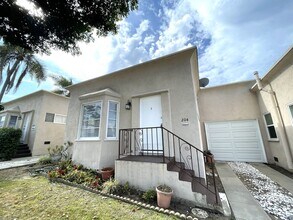 Building Photo - 208-208 W Mariposa Ave