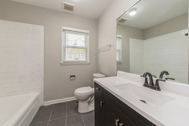 Building Photo - 856 E Capri Dr