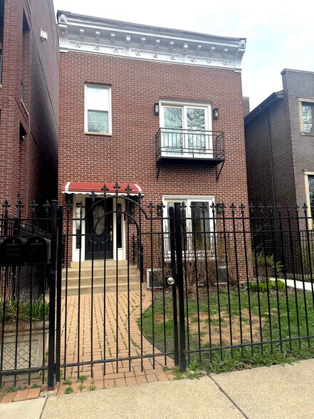 Building Photo - 1529 N Maplewood Ave