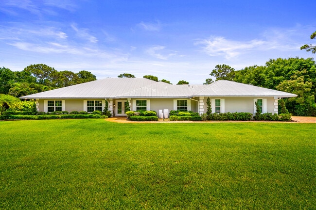 Building Photo - 7903 Plantation Lakes Dr