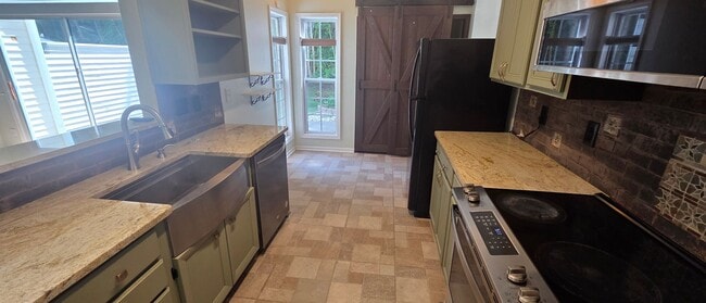 Building Photo - 5982 Fox Ridge Ln