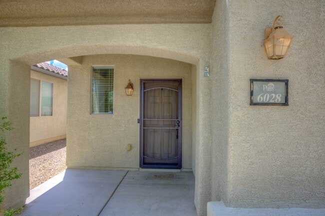 Building Photo - 6028 S Meadow Breeze Dr