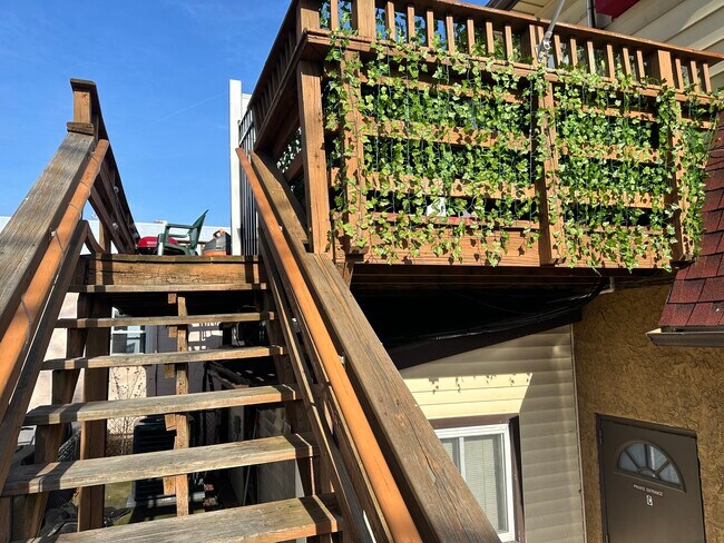 Building Photo - 3826 W 9th St