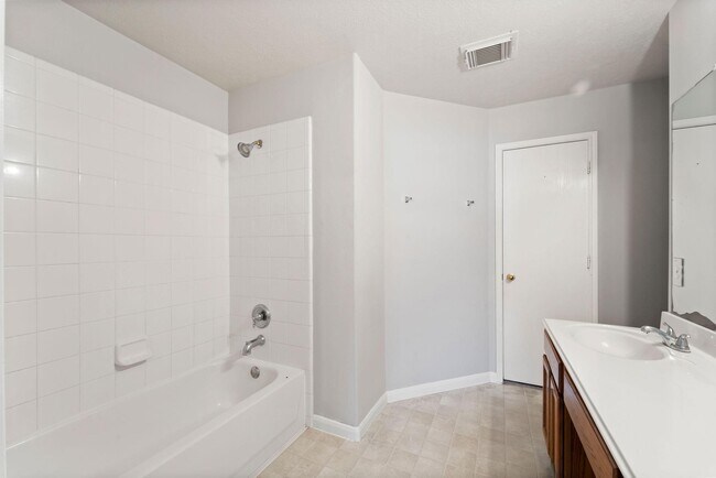 Building Photo - 2530 Fox River Ln