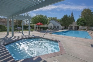 Building Photo - River Ridge Apartment Homes