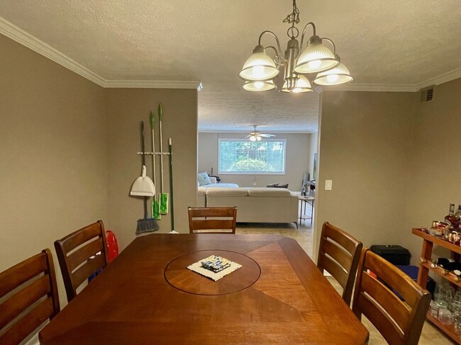 Building Photo - 115 Biscayne Dr NW