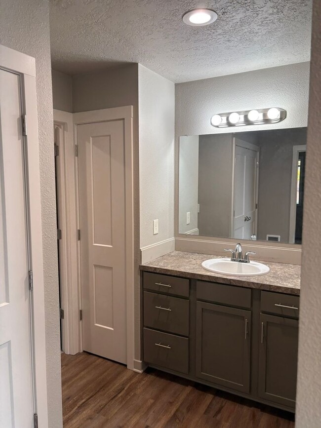 Building Photo - Charming NW Salem Home for Rent