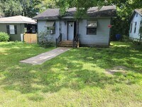 Building Photo - Charming Ranch