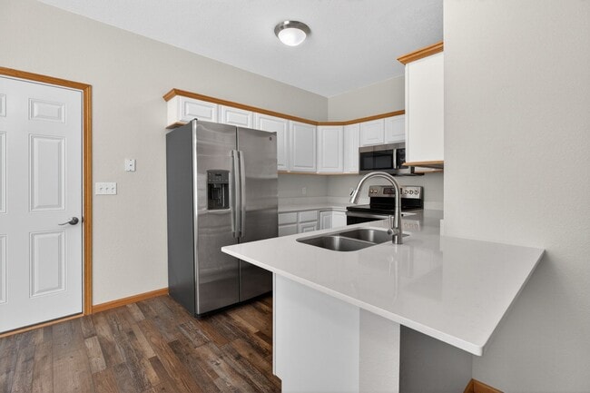 Building Photo - 3 Bedroom 3.5 bath