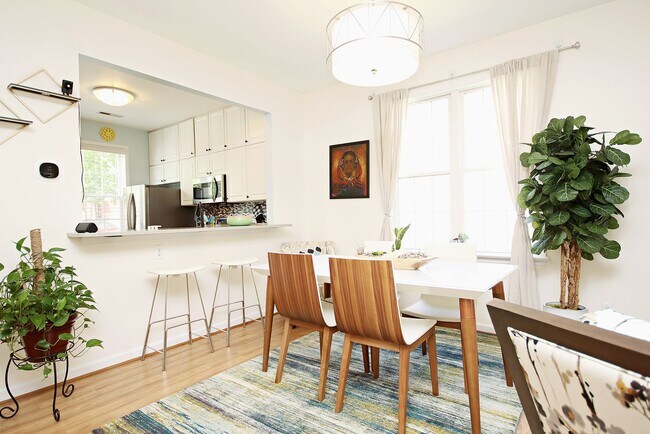 Building Photo - $500 Off 1st Month's Rent! Pet-Friendly End-Unit with Walkable Forest Lakes Lifestyle