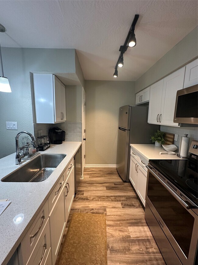 Building Photo - 250 El Dorado Blvd