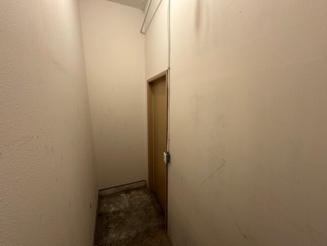 Building Photo - Beautiful 2BD/1BA W/ Updated Kitchen, AC, and In-Unit Laundry in Colina Del Sol!