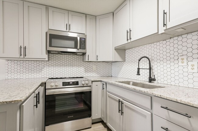 Building Photo - CHARMING 1-BEDROOM CASITA IN DENVER HEIGHTS