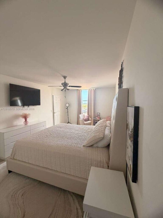 Building Photo - 13499 Biscayne Blvd