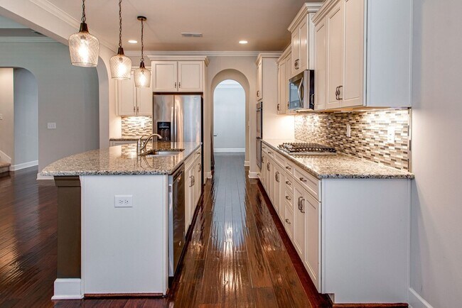 Building Photo - 9810 Glenmore Ln