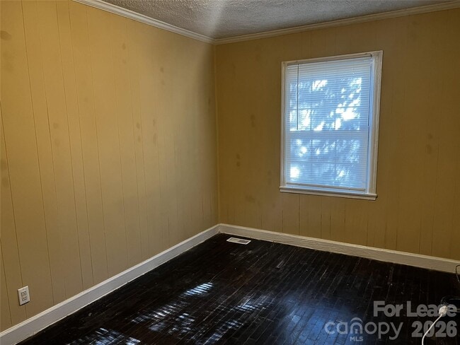 Building Photo - 107 N Turner Ave