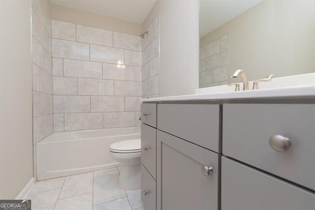 Building Photo - 1626 Lansing Bluff Walk