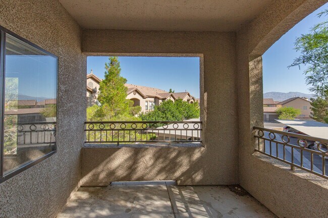 Building Photo - MOVE IN SPECIAL - 1st month HALF OFF!!!