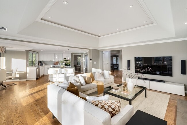 Building Photo - 4 Bed 3.5 Bath In Round Hill Estates North