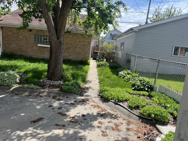 Building Photo - 2247 N 75th Ave