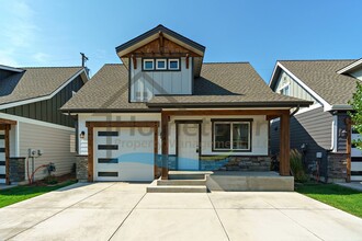 Building Photo - Craftsman-Style Home in Coeur d'Alene with 2 Bedrooms, 1.5 Bathrooms!