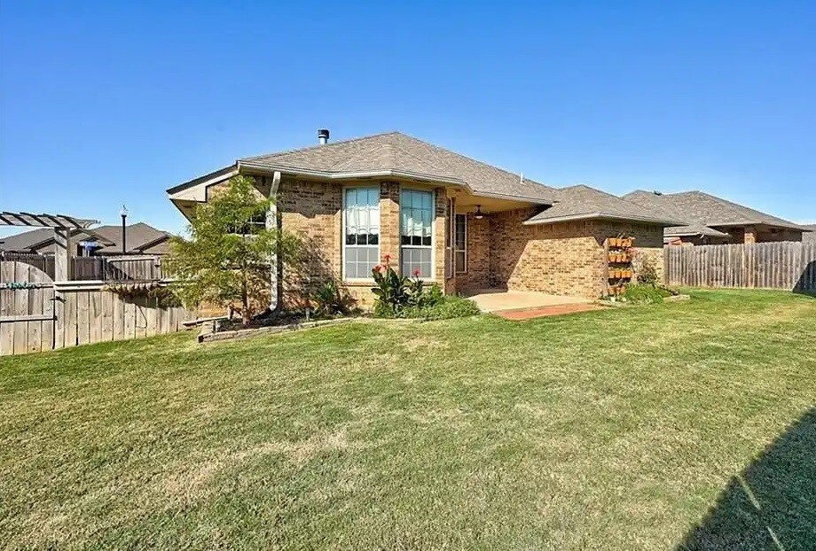 Building Photo - 3300 Marilyn Dr