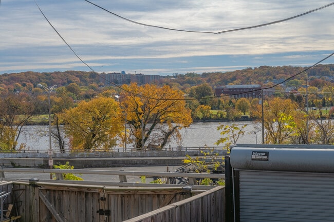 Building Photo - 1515 K St SE