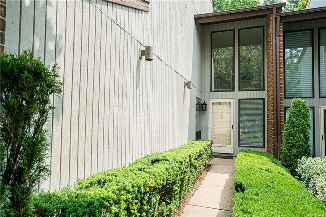 Building Photo - 30 Club Dr S