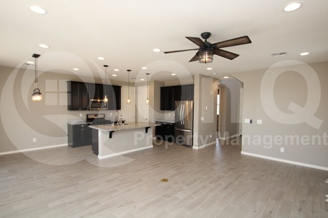 Building Photo - 17120 N 9th Pl
