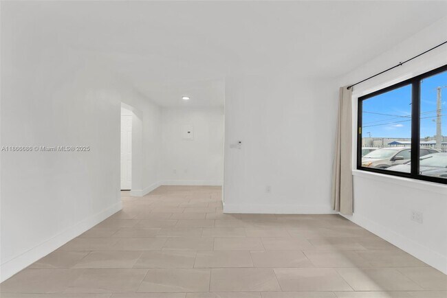 Building Photo - 310 NE 78th St