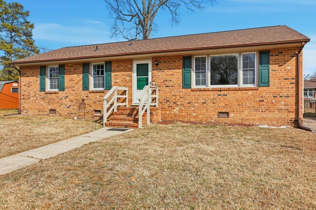 Building Photo - Colonial Heights