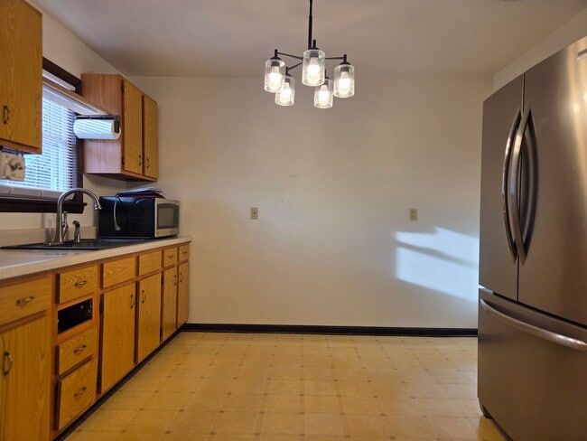 Building Photo - Quiet country rancher on large, secluded lot right at Route 1 and 288