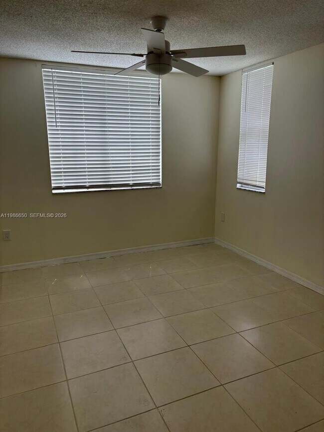 Building Photo - 655 SW 111th Way