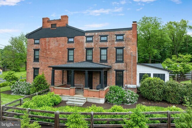 Building Photo - 2406 Upper Ridge Rd