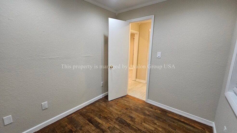 Building Photo - 2052 Lake Weir Ave