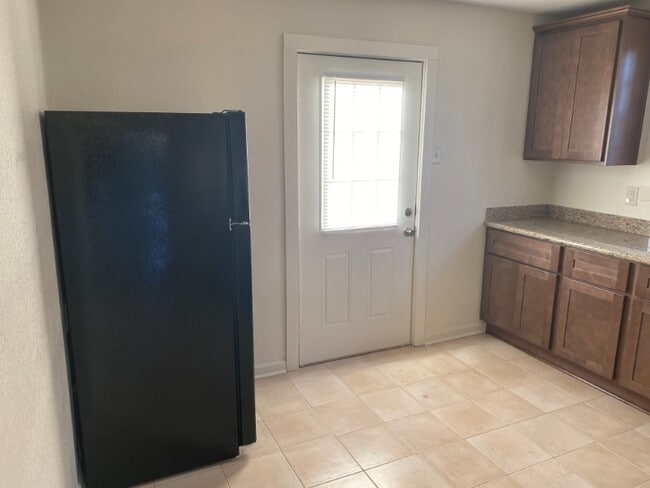 Building Photo - 544 Wilson St