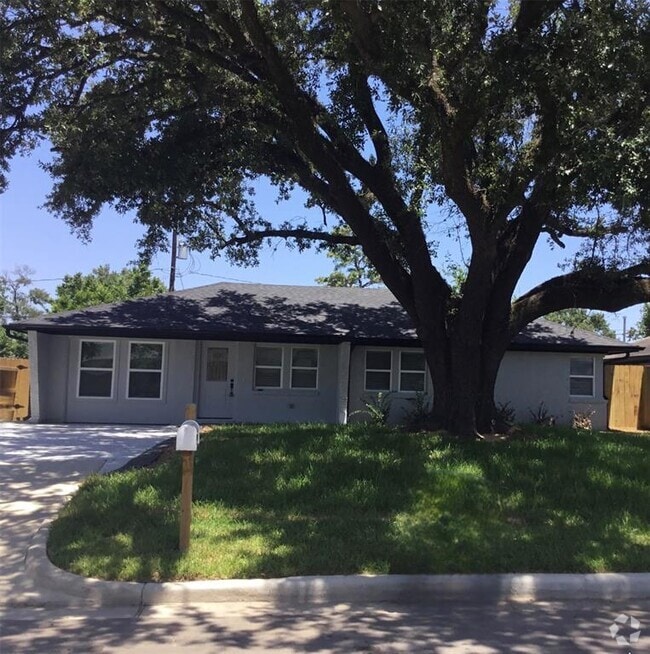 Building Photo - 8913 Homewood Ln