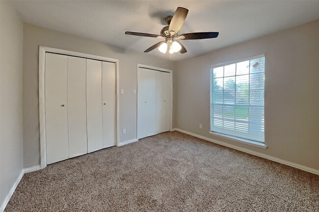 Building Photo - 15506 Swan Creek Dr