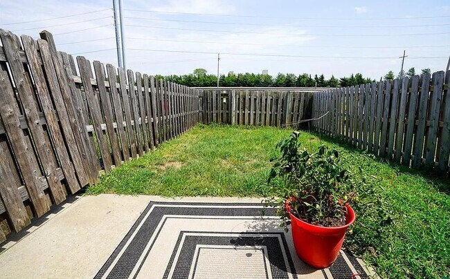 Building Photo - 853 E 167th Ct