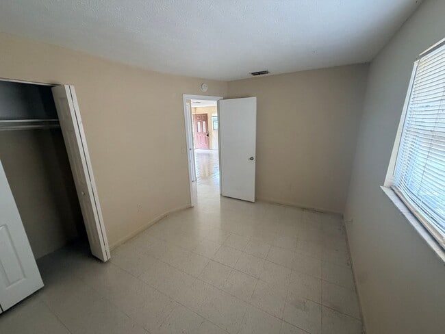 Building Photo - 5743 Elm St