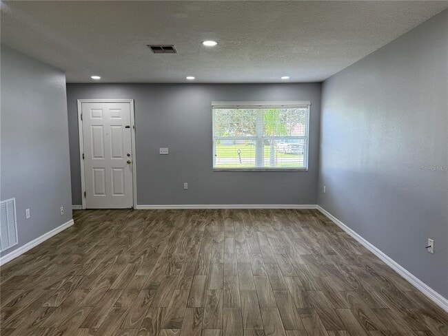 Building Photo - 2109 Albion Ave