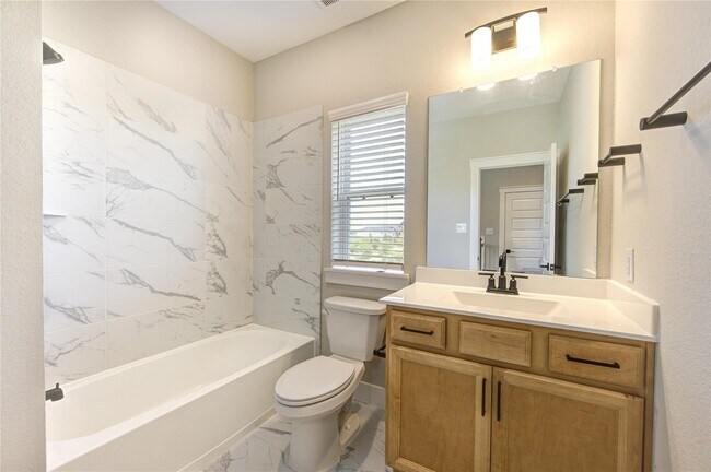 Building Photo - 18515 Parkland Row Dr