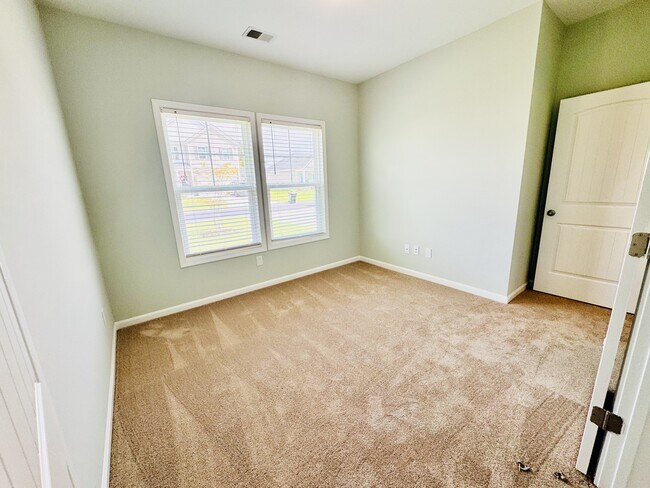 Building Photo - 464 Honeyhill Lp
