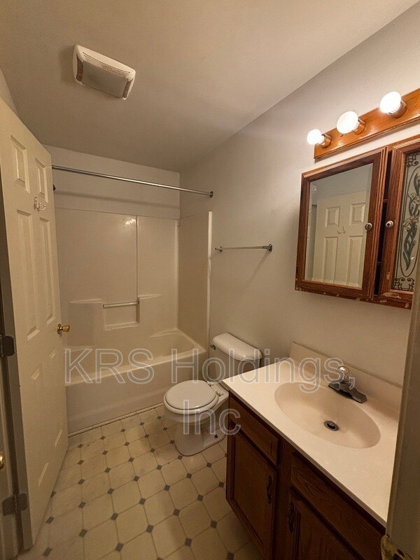 Building Photo - 3320 Pinecrest Cir